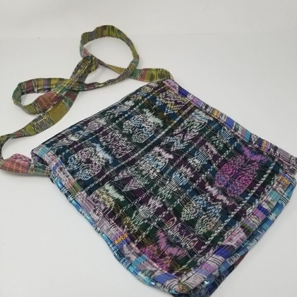 Beautiful floral embroidered crossbody bag. - Picture 8 of 14